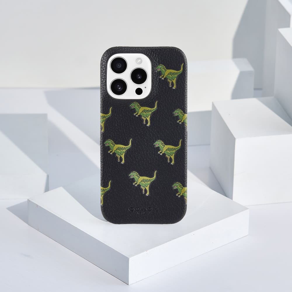 COACH｜iPhone 16系列精品真皮手機殼黑色小恐龍| 有.設計uDesign